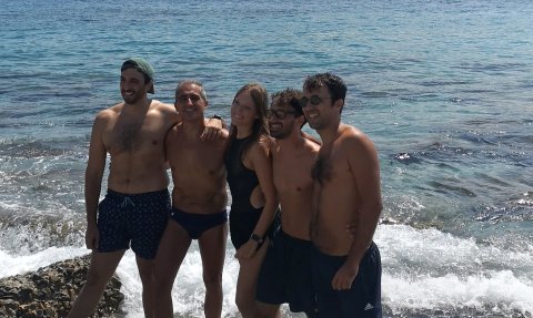 Specializzandi UniMe attraversano a nuoto lo Stretto